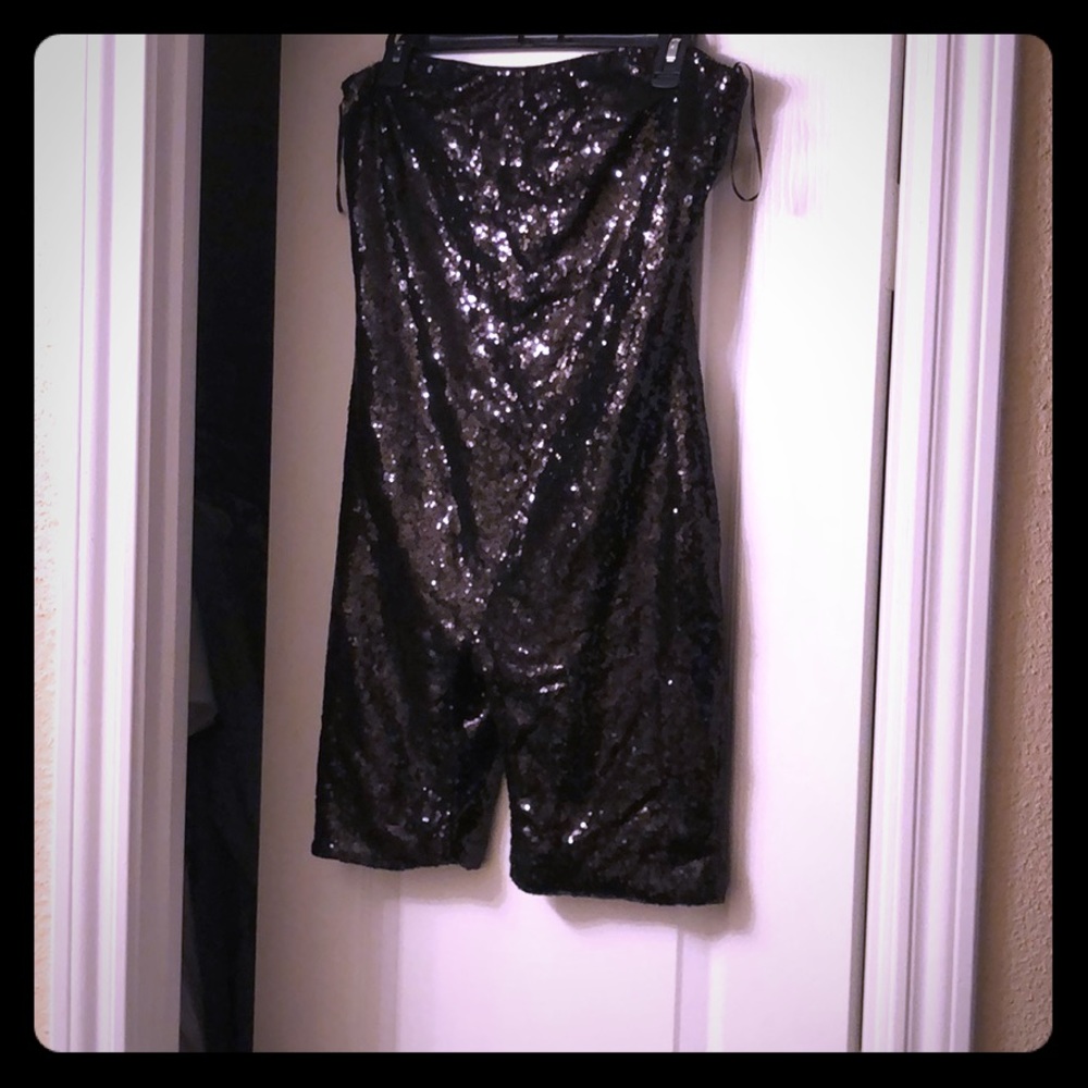 1x black sequined romper